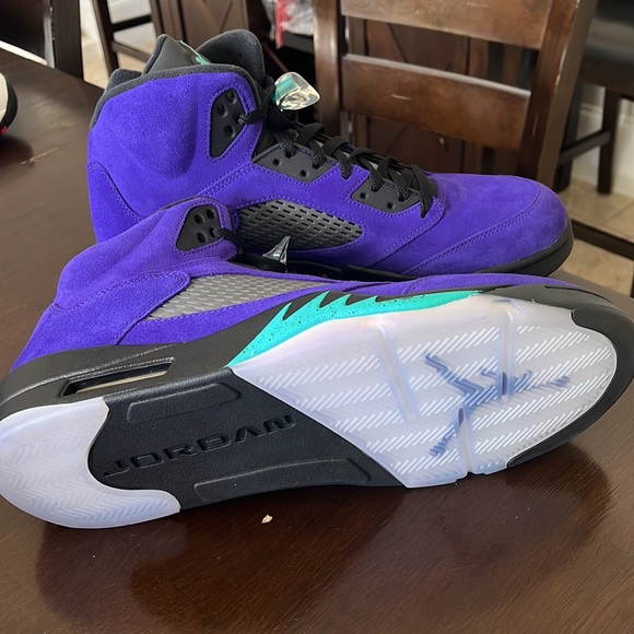Jordan 5 Retro Alternate Grape - Picture 2 of 3